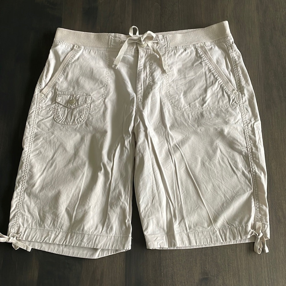 Women’s Gloria Vanderbilt Long Length Shorts Size 12 Light Beige Stretch Waist